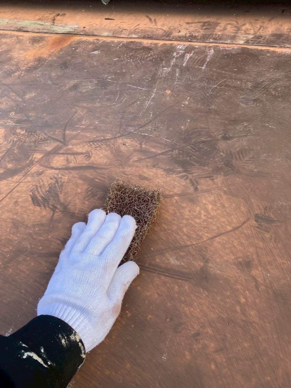 金属部の表面をケレン